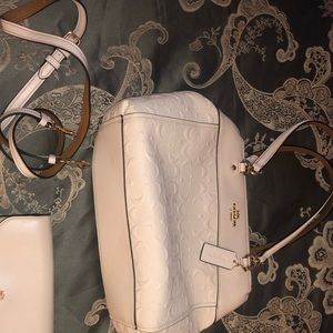 F25952 COACH BROOKE CARRYALL SIGNATURE C EMBOSSED